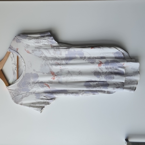 Wilfred Tops - Aritzia Wilfred Rayon Printed High Low T Shirt